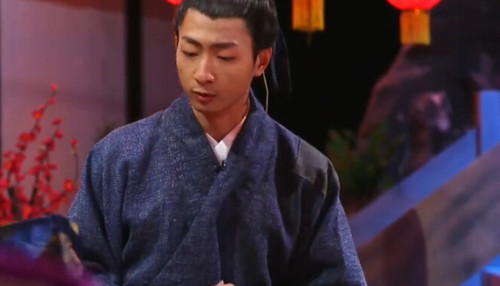 听左立贾盛强讲故事 品“腊味合蒸”