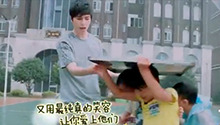 宋佳陈学冬雨中湿身护萌娃